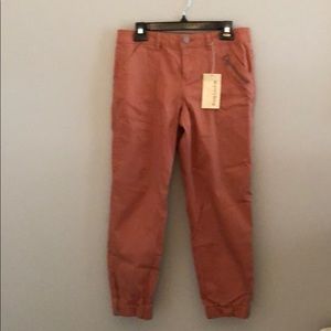 NWT. Rewind Capris-size 9